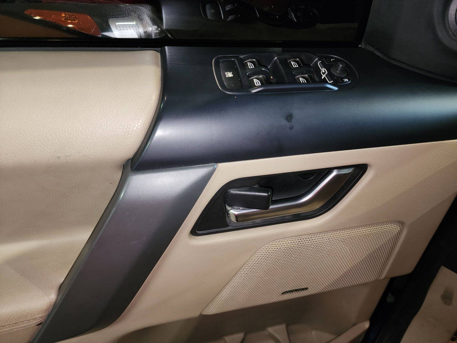 2009 LAND ROVER LR2 — 120189 KM — Lot 123795 — Al Quoz - Marhaba Auctions Used Cars - Image 14