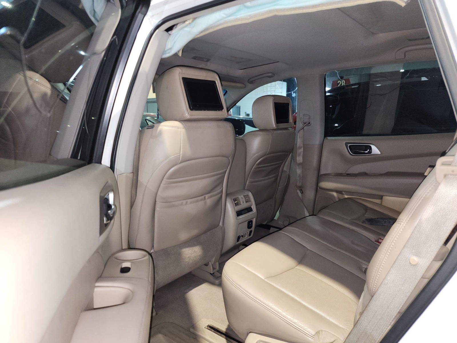 2013 NISSAN PATHFINDER — 160370 Miles — Lot 643203 — Al Quoz - Marhaba Auctions Used Cars - Image 7