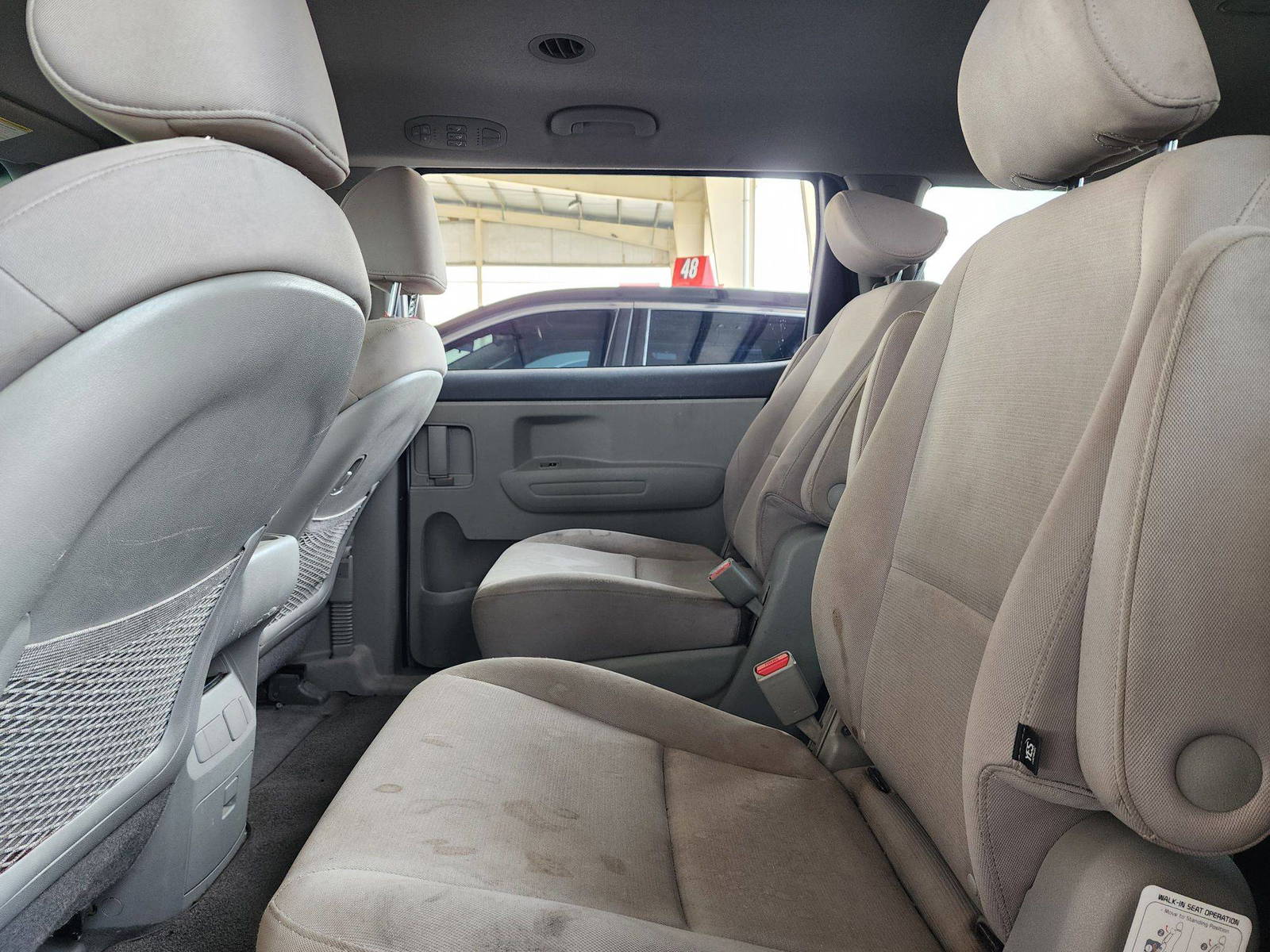 2015 KIA SEDONA — 153048 Miles — Lot 50091384 — Souq - Marhaba Auctions Used Cars - Image 6