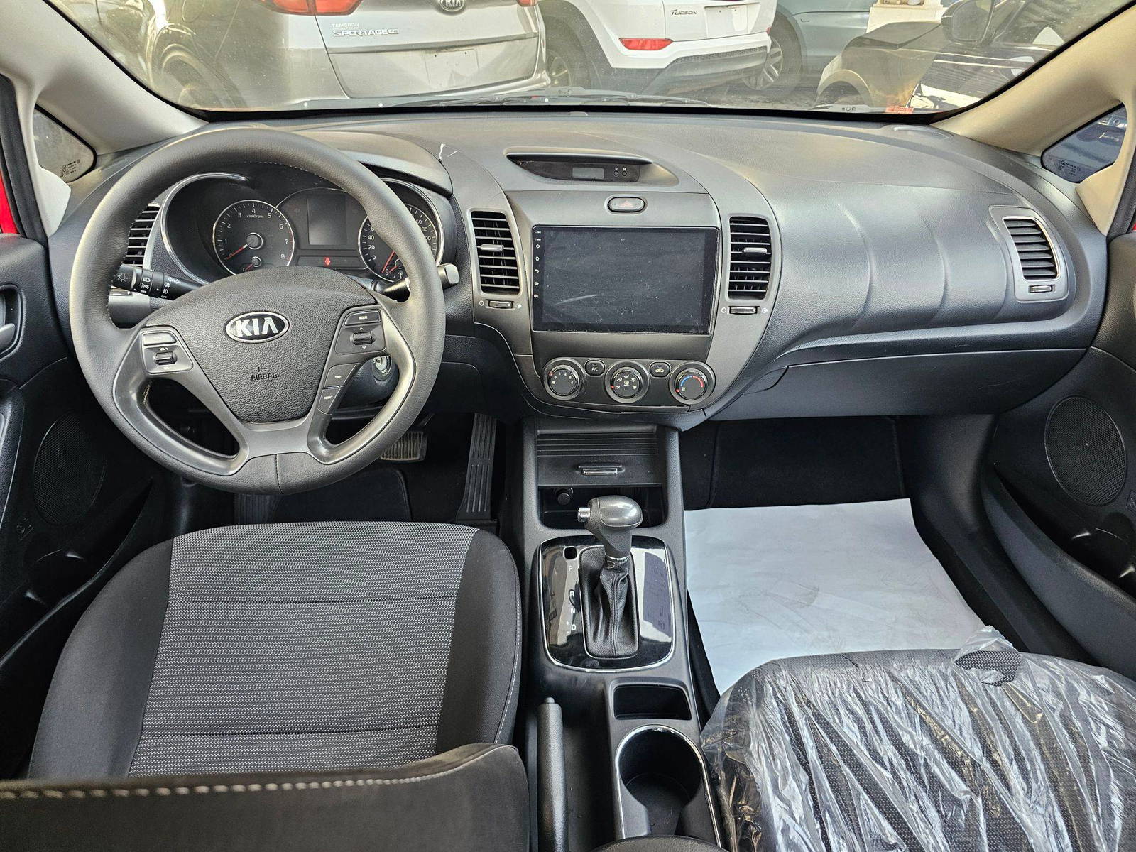 2017 KIA CERATO — 112520 KM — Lot 19H5951377 — Souq - Marhaba Auctions Used Cars - Image 7