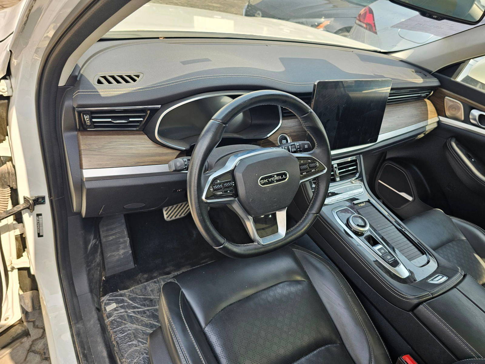 2023 SKYWELL ET5 — 98617 KM — Lot RC00301 — Main - Marhaba Auctions Used Cars - Image 9