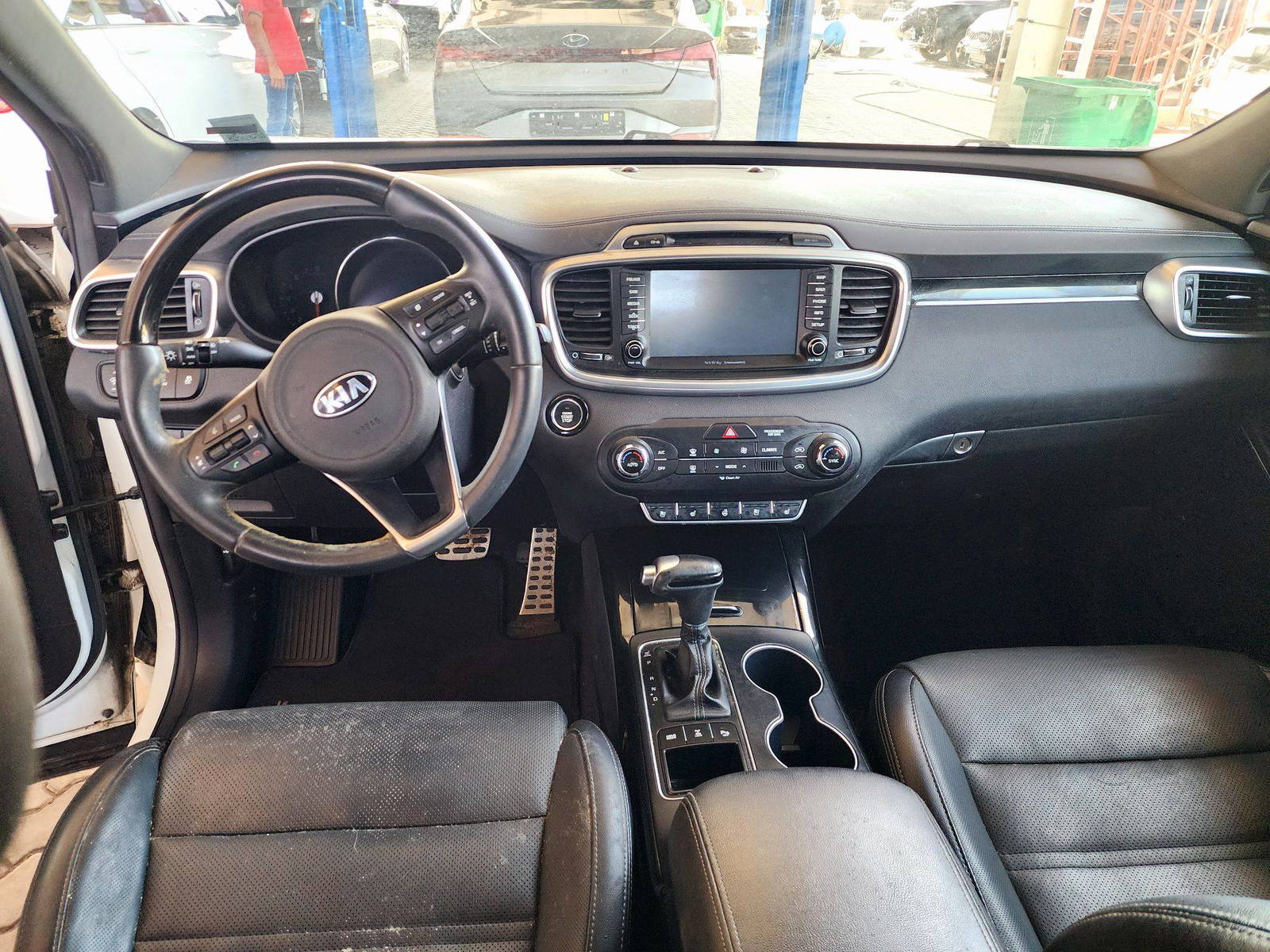 2016 KIA SORENTO — 169086 KM — Lot 86492664 — Souq - Marhaba Auctions Used Cars - Image 7