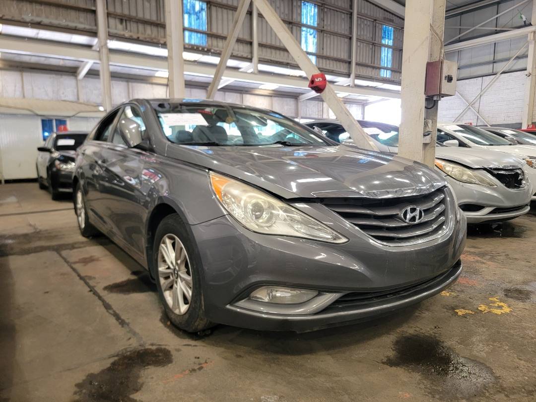 2013 HYUNDAI SONATA — 199632 Miles — Lot H760998 — Main - Marhaba Auctions Used Cars - Image 4