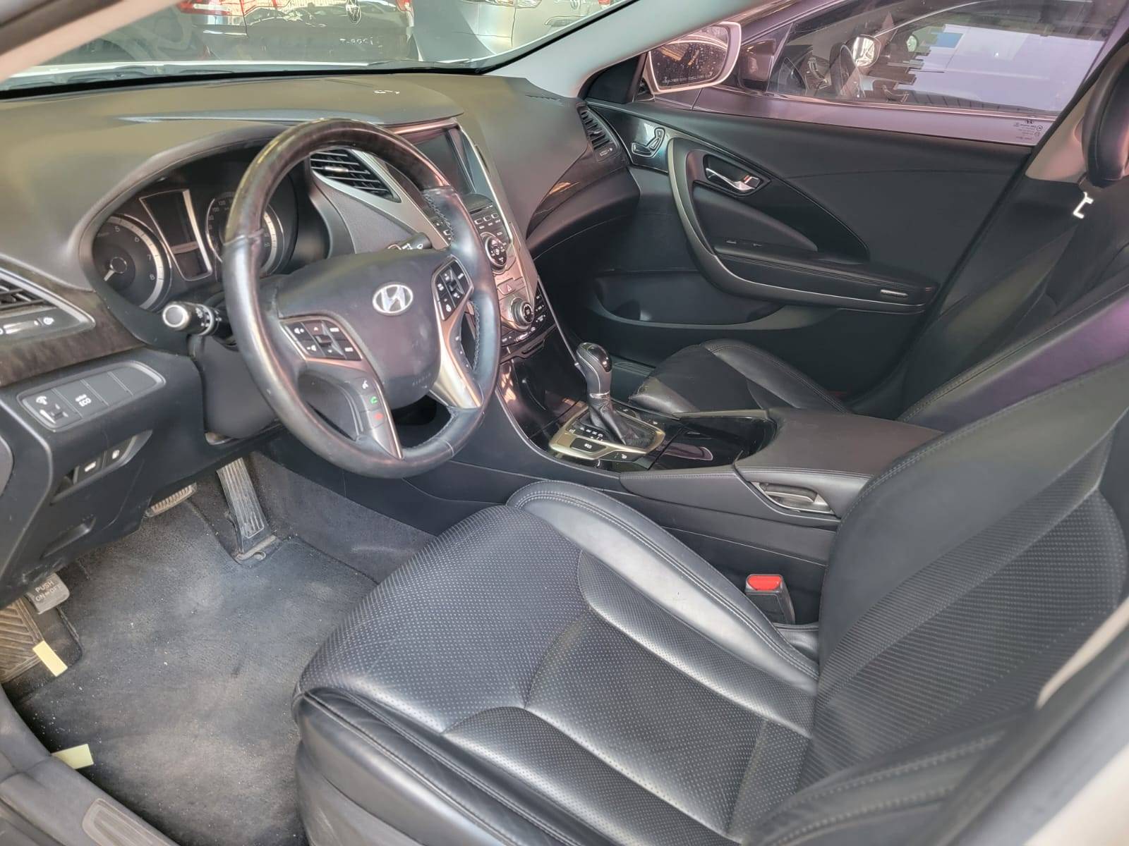 HYUNDAI GRANDEUR 2012 - Marhaba Auction Used Cars - Image 8