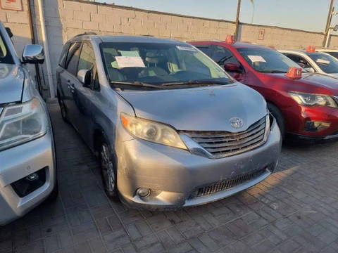 TOYOTA SIENNA