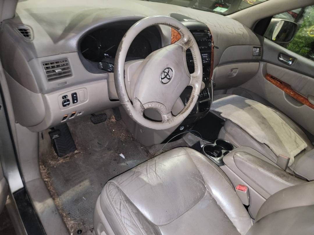 2006 TOYOTA SIENNA — 162697 Miles — Lot 37545990 - Marhaba Auctions Used Cars - Image 9