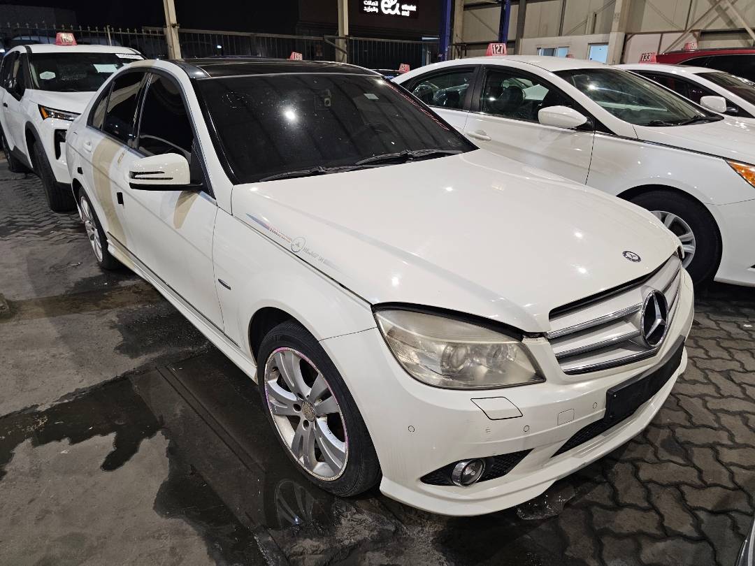 2010 MERCEDES BENZ C200 — 173704 KM — Lot 8AA403374 — Main - Marhaba Auctions Used Cars - Image 4