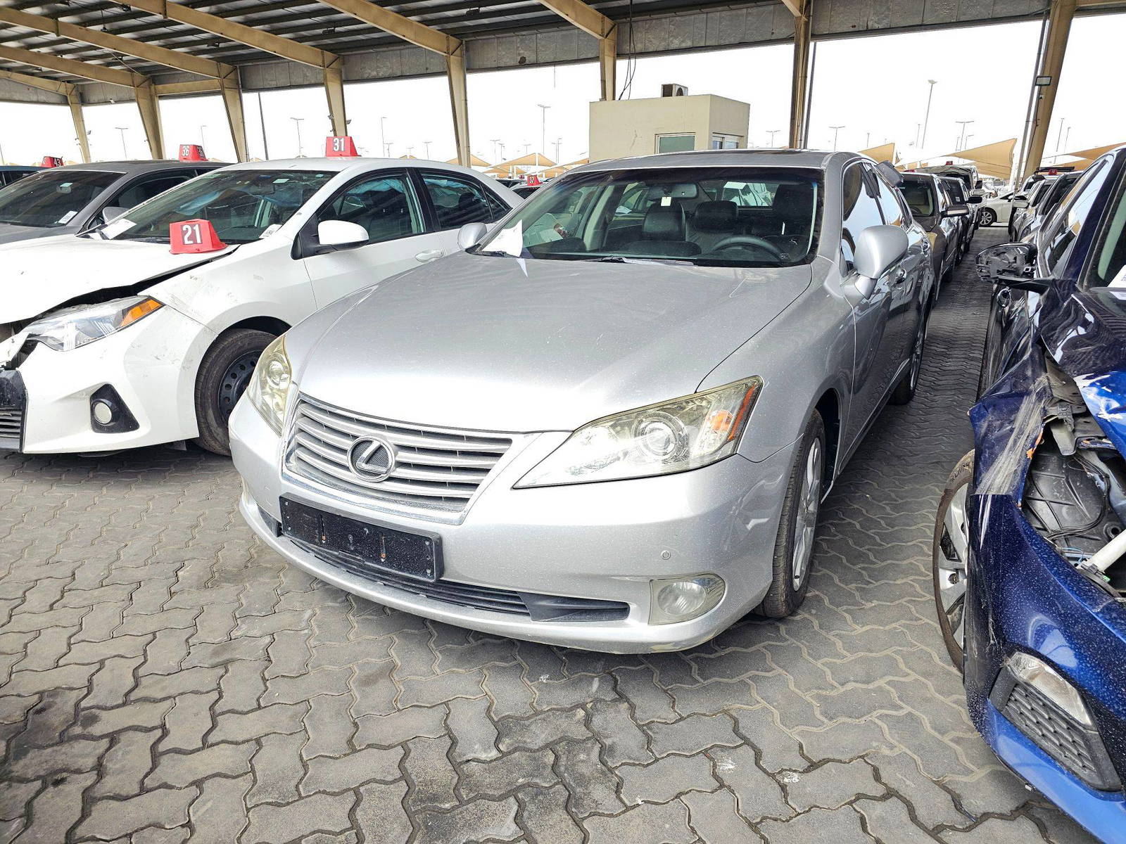 2010 LEXUS ES 350 — Lot 2410458 - Marhaba Auctions Used Cars - Image 4