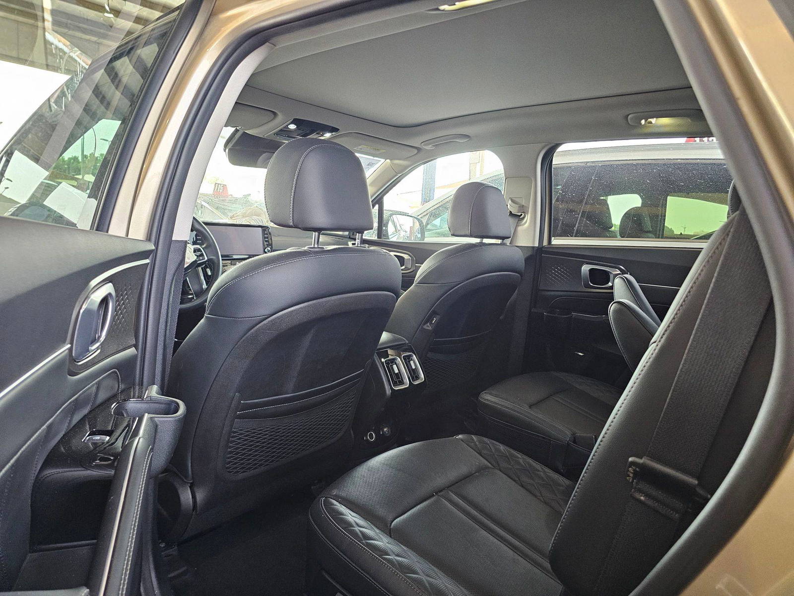 2021 KIA SORENTO — 66550 Miles — Lot 59187635 — Souq - Marhaba Auctions Used Cars - Image 6