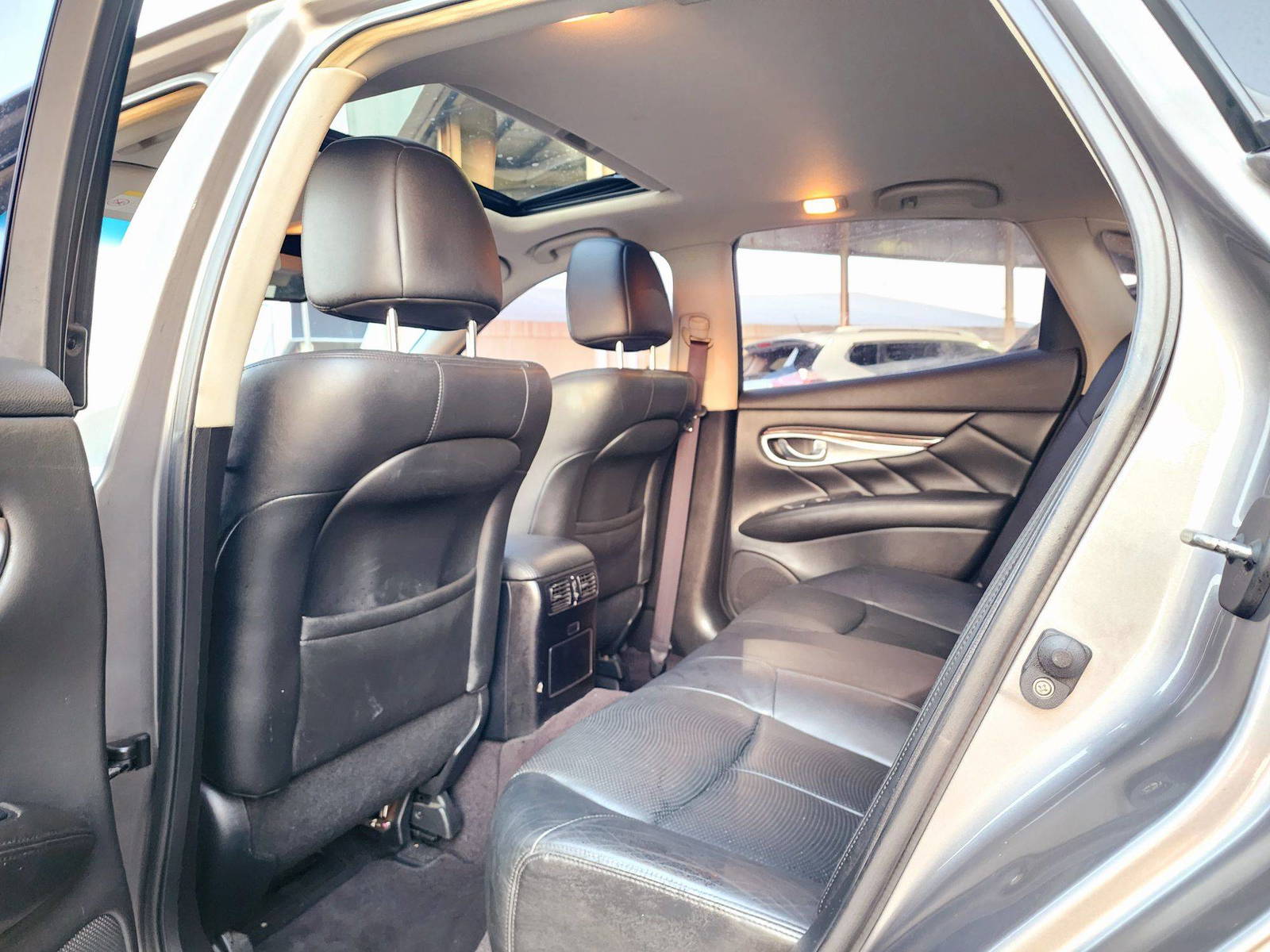 2011 INFINITI M37 — 138990 KM — Lot M511717 — Souq - Marhaba Auctions Used Cars - Image 6