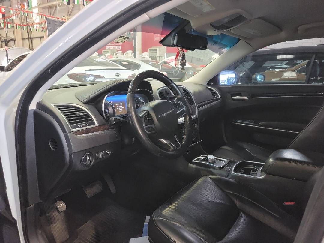 2019 CHRYSLER 300 — 104717 KM — Lot H687195 — Souq - Marhaba Auctions Used Cars - Image 6