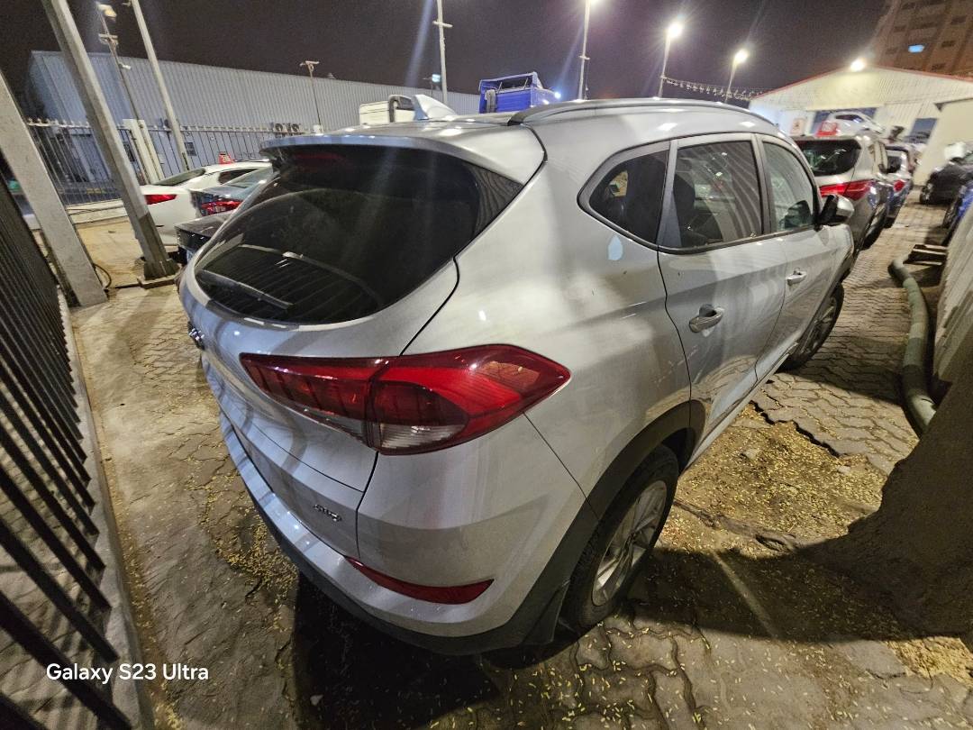 2018 HYUNDAI TUCSON — 90607 Miles — Lot 54373185 — Main - Marhaba Auctions Used Cars - Image 5