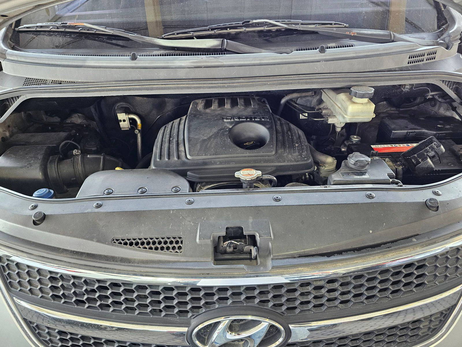 2010 HYUNDAI GRAND STAREX — 262273 KM — Lot 202783 — Souq - Marhaba Auctions Used Cars - Image 10