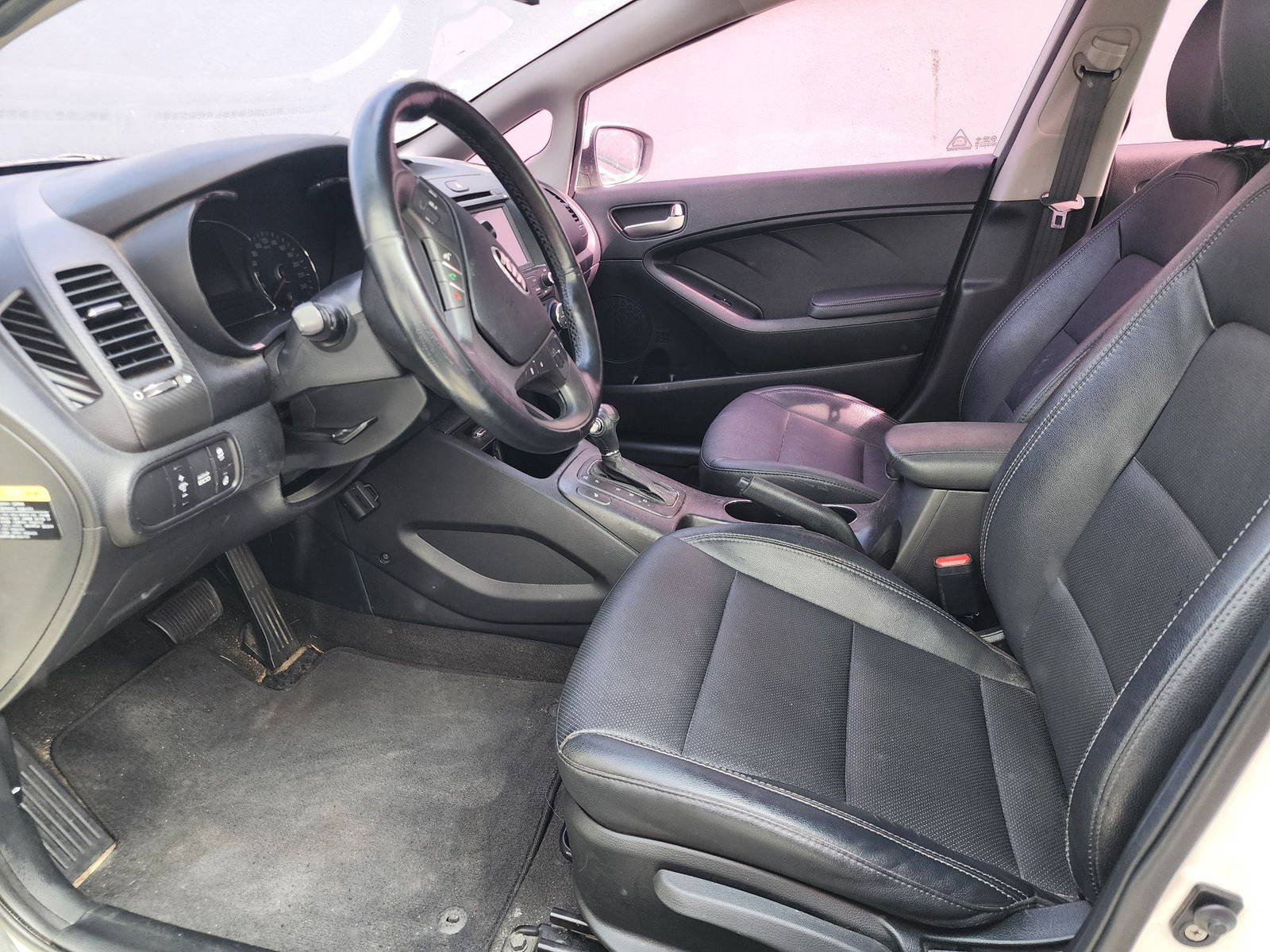 2015 KIA K3 — 152711 KM — Lot 880254 — Al Quoz - Marhaba Auctions Used Cars - Image 10