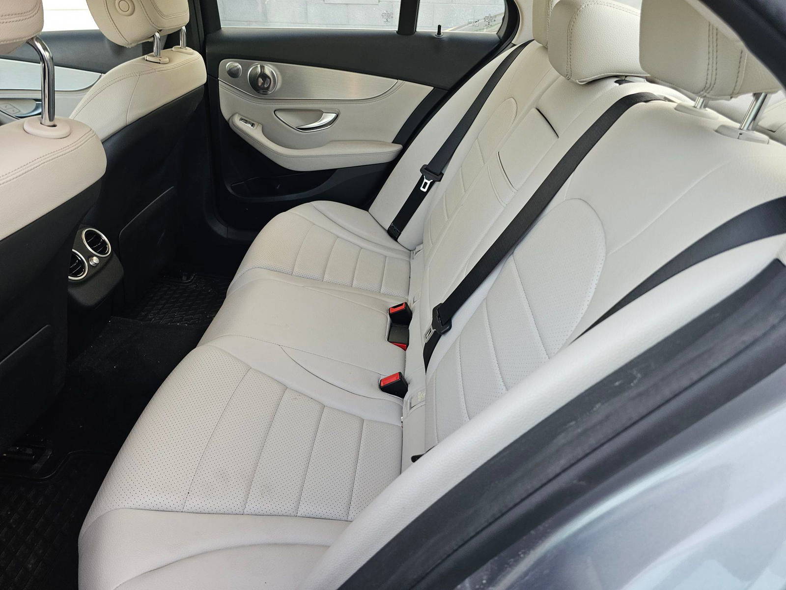 MERCEDES BENZ C300 2015 - Marhaba Auction Used Cars - Image 11