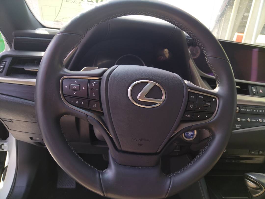 2021 LEXUS ES 300H — 27784 Miles — Lot 37629301 - Marhaba Auctions Used Cars - Image 3