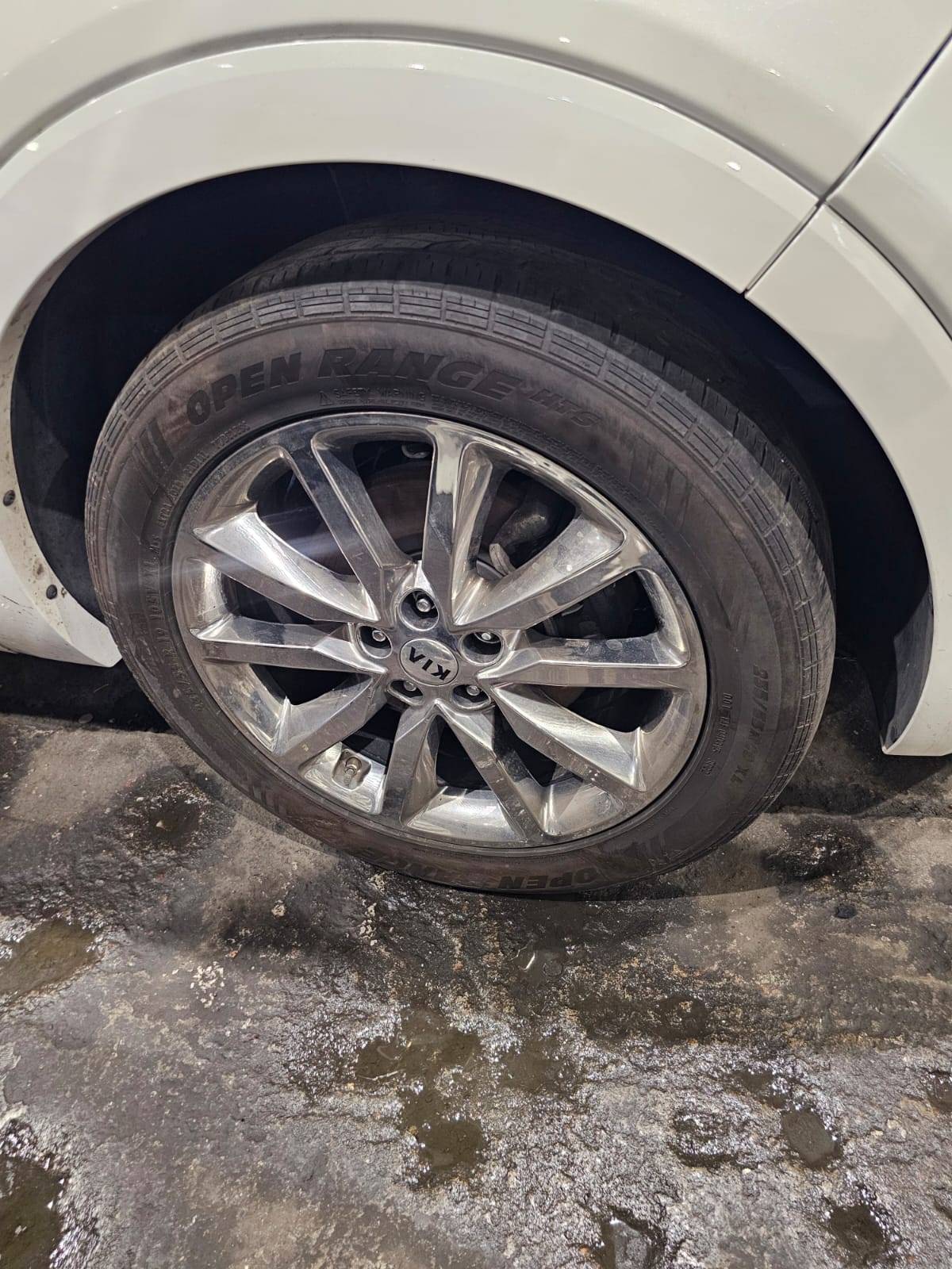 2018 KIA SORENTO — 122608 Miles — Lot 98981695 — Souq - Marhaba Auctions Used Cars - Image 5