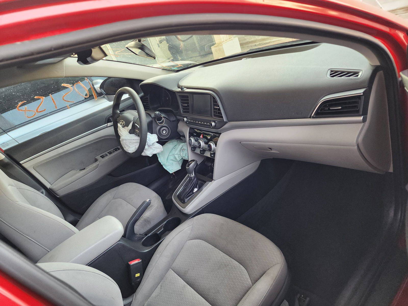 2019 HYUNDAI ELANTRA — 105158 Miles — Lot 46568734 — Souq - Marhaba Auctions Used Cars - Image 5