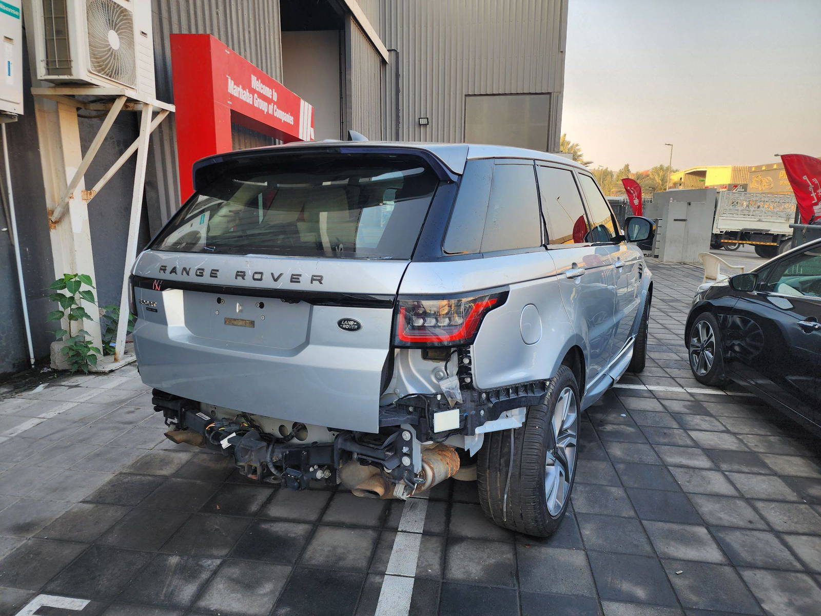 2020 LAND ROVER RANGE ROVER SPORT HSE DYNAMIC P525 — 121880 Miles — Lot 9LA728704 — Al Quoz - Marhaba Auctions Used Cars - Image 4