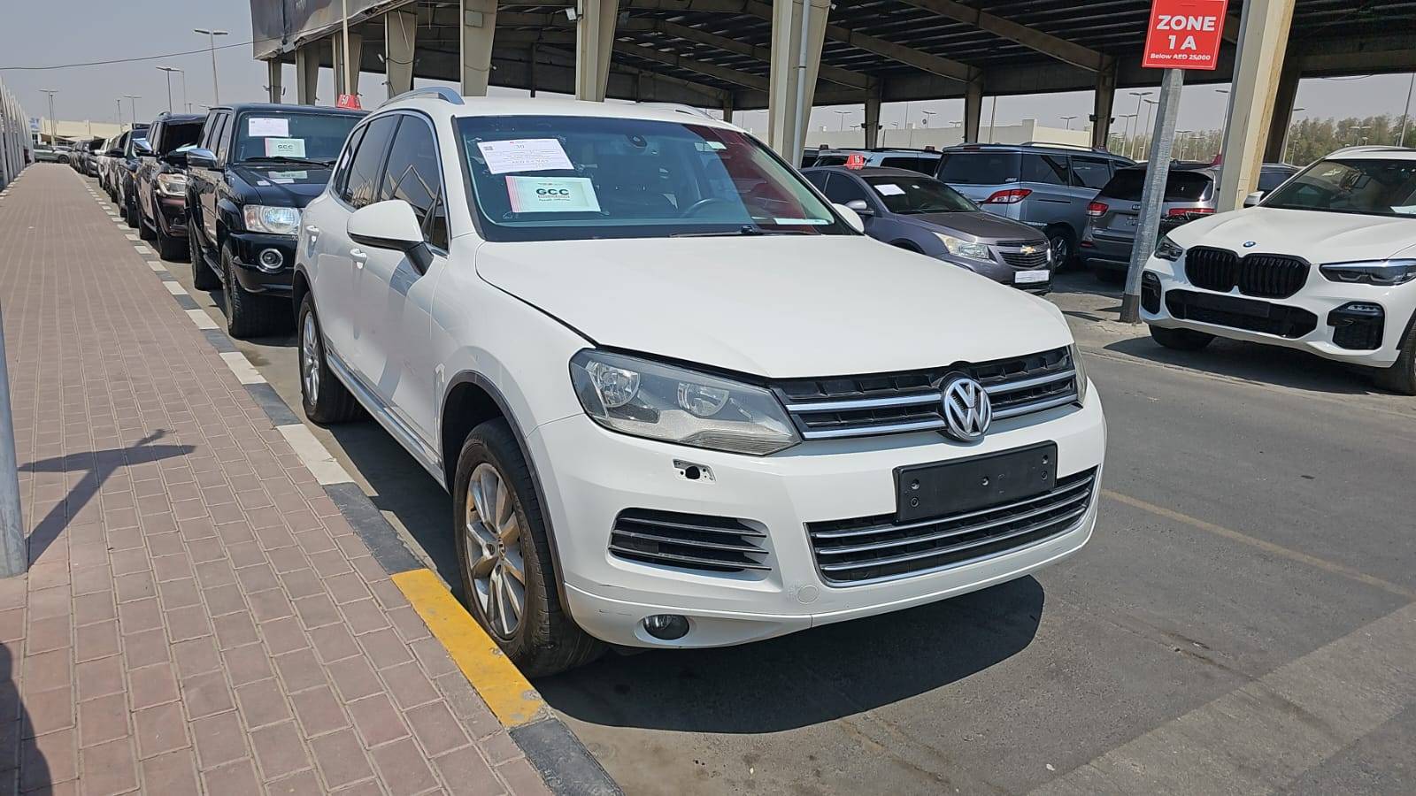 2013 VOLKSWAGEN TOUAREG V6 — sold — 186429 KM — Lot 1DD009998 — Souq - Marhaba Auctions Used Cars - Image 4