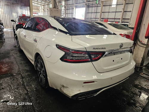 NISSAN MAXIMA