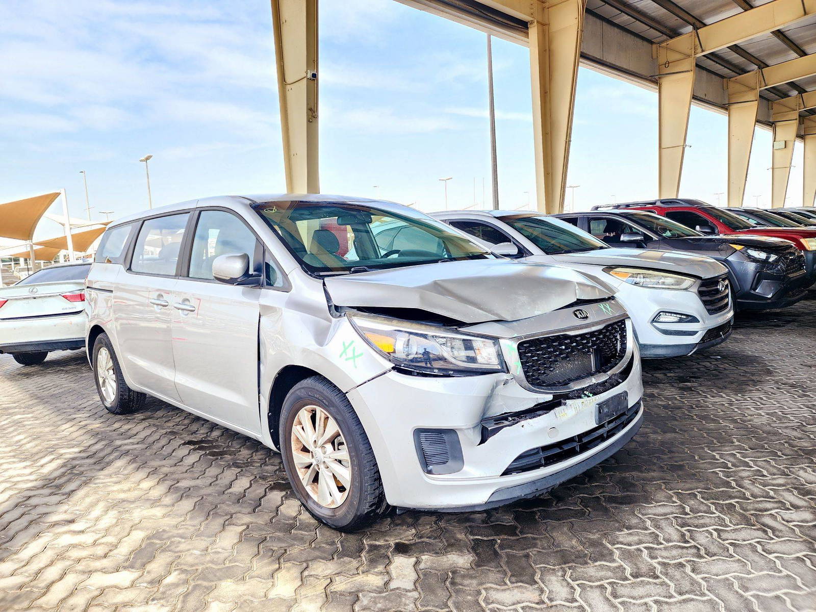 2015 KIA SEDONA — 168342 Miles — Lot 69981234 — Souq - Marhaba Auctions Used Cars - Image 4
