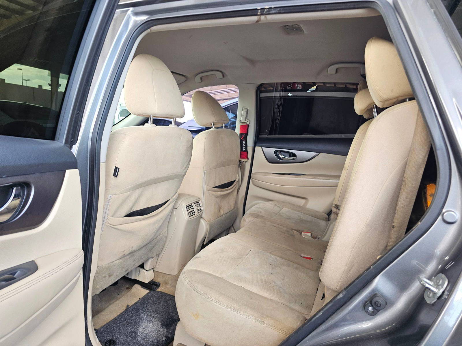 2015 NISSAN ROGUE — 152150 Miles — Lot 2FP535570 — Souq - Marhaba Auctions Used Cars - Image 5