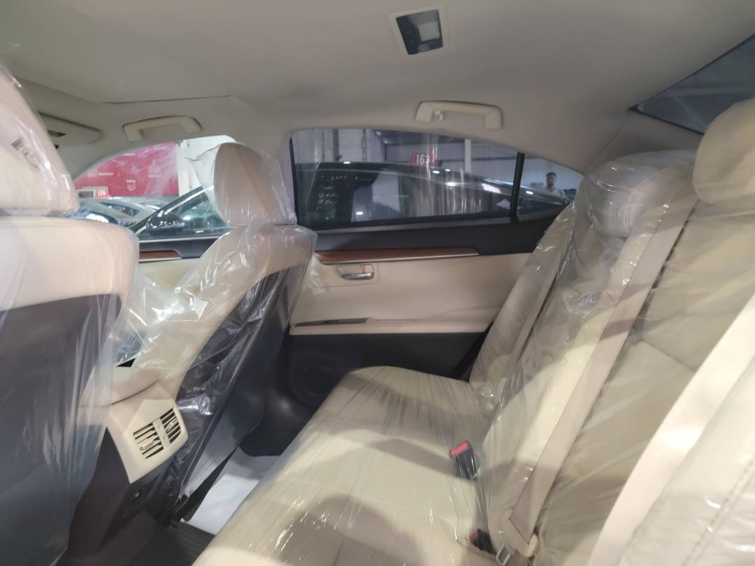 2017 LEXUS ES 300H — 198571 Miles — Lot 38070786 — Souq - Marhaba Auctions Used Cars - Image 8