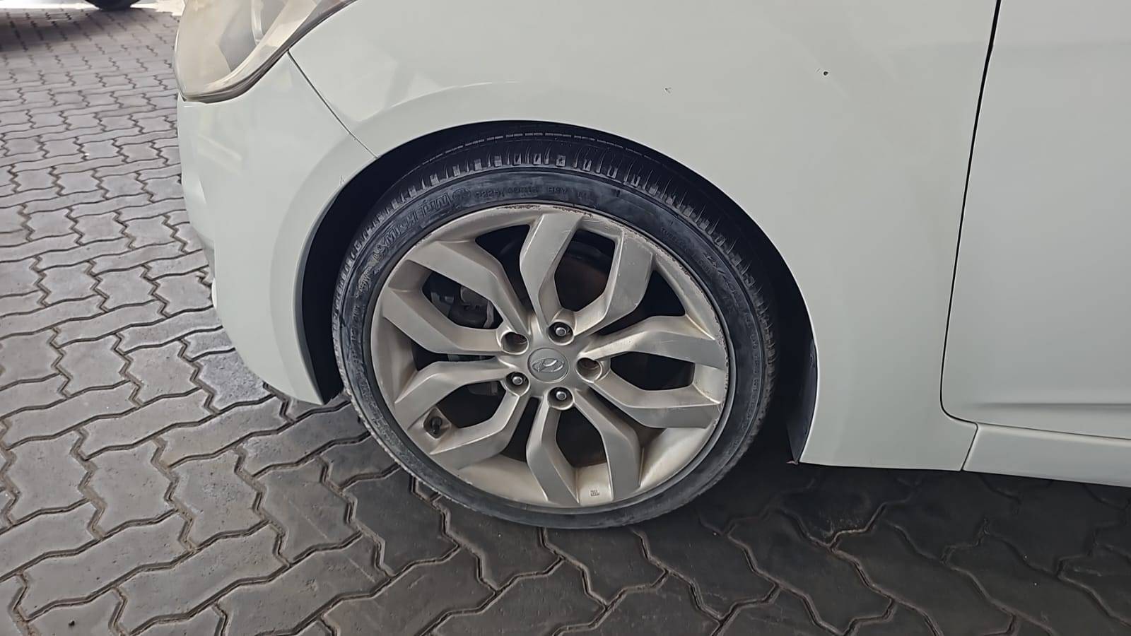 2013 HYUNDAI VELOSTER — 225526 Miles — Lot 9DU095984 — Souq - Marhaba Auctions Used Cars - Image 10