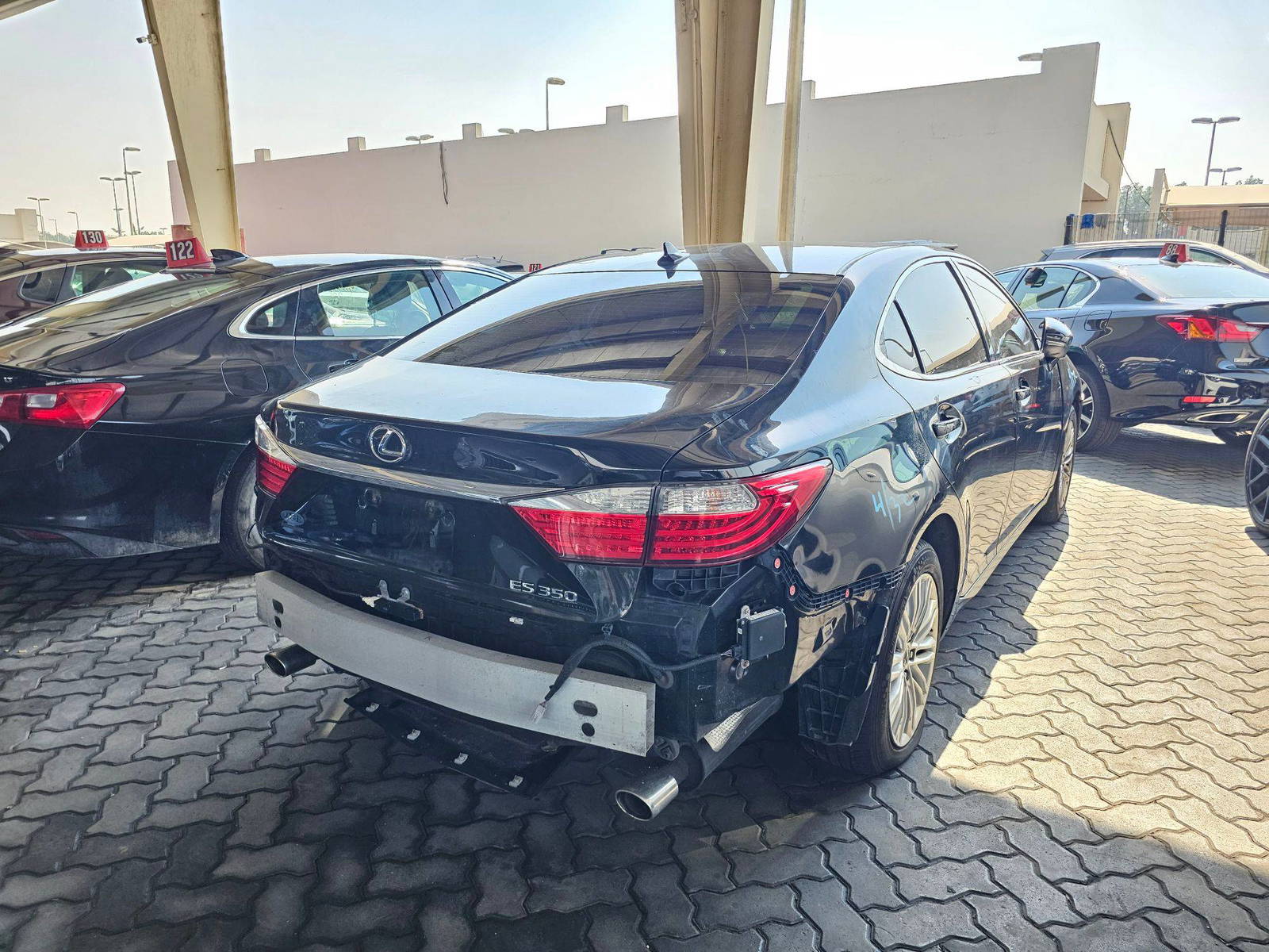 2014 LEXUS ES 350 — 189698 Miles — Lot 52683475 — Souq - Marhaba Auctions Used Cars - Image 4