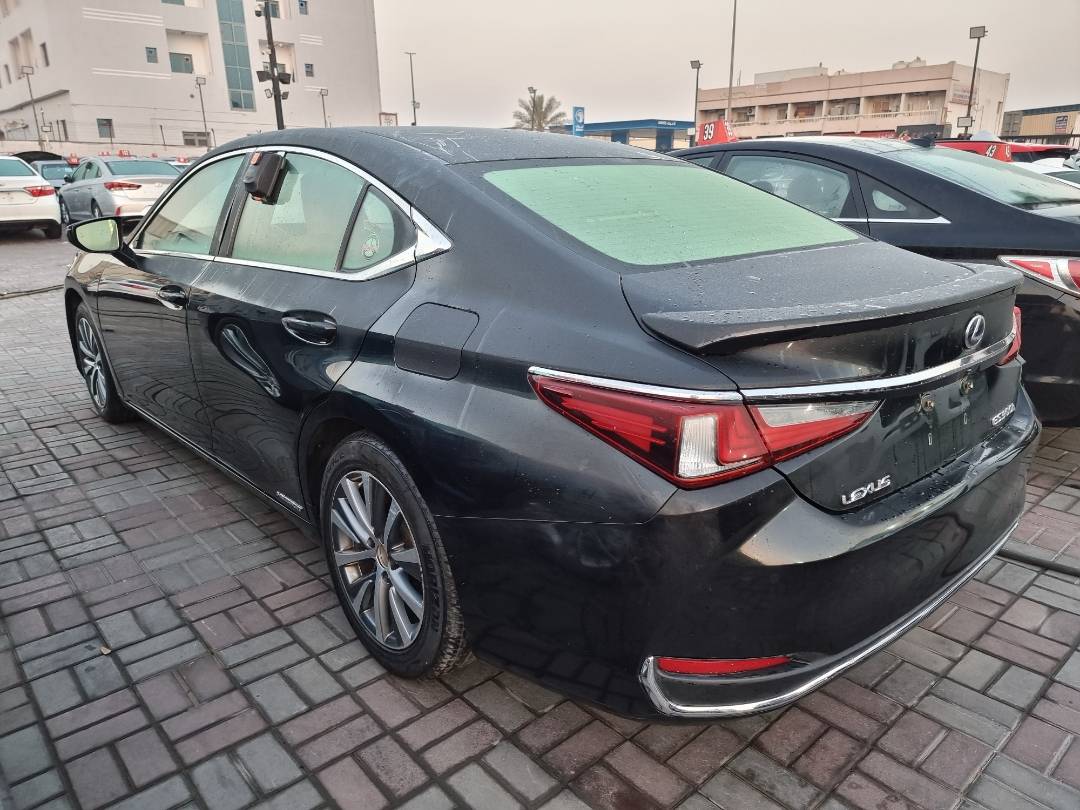 2019 LEXUS ES 300H — 76382 KM — Lot 124587 — Ind. 12 - Marhaba Auctions Used Cars - Image 5