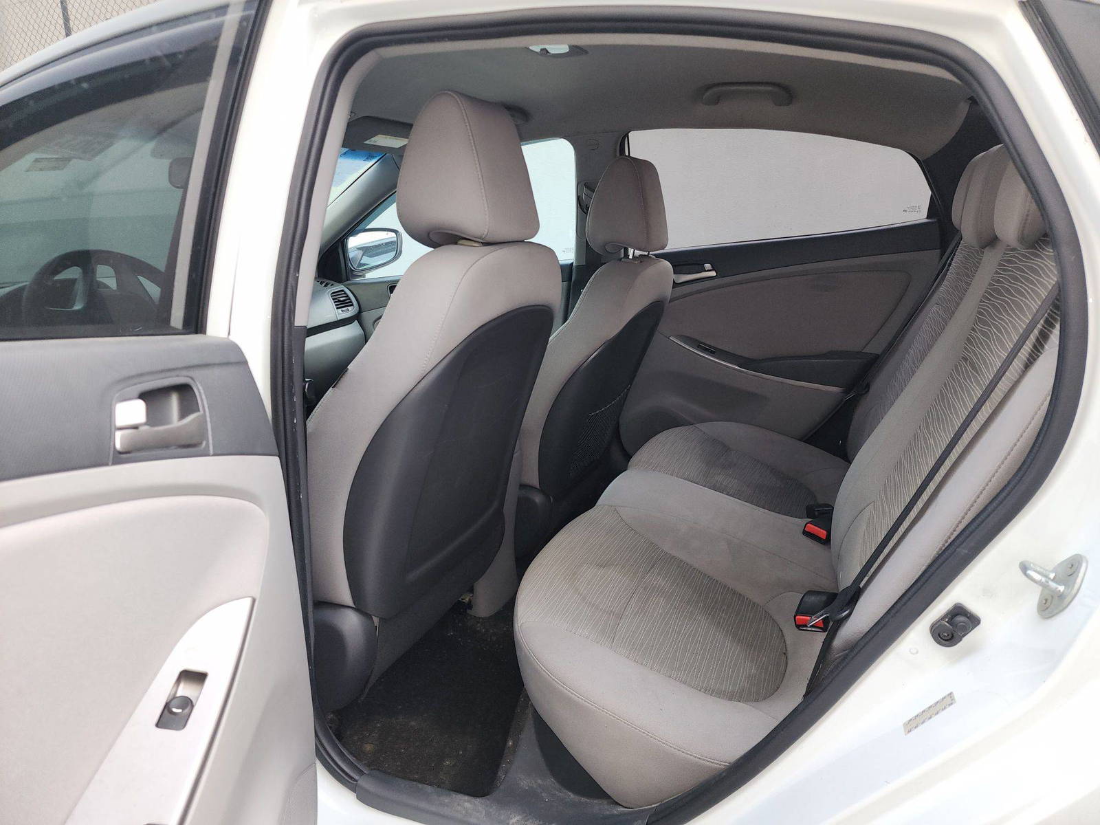2016 HYUNDAI ACCENT — 140142 Miles — Lot 56337585 — Al Quoz - Marhaba Auctions Used Cars - Image 5