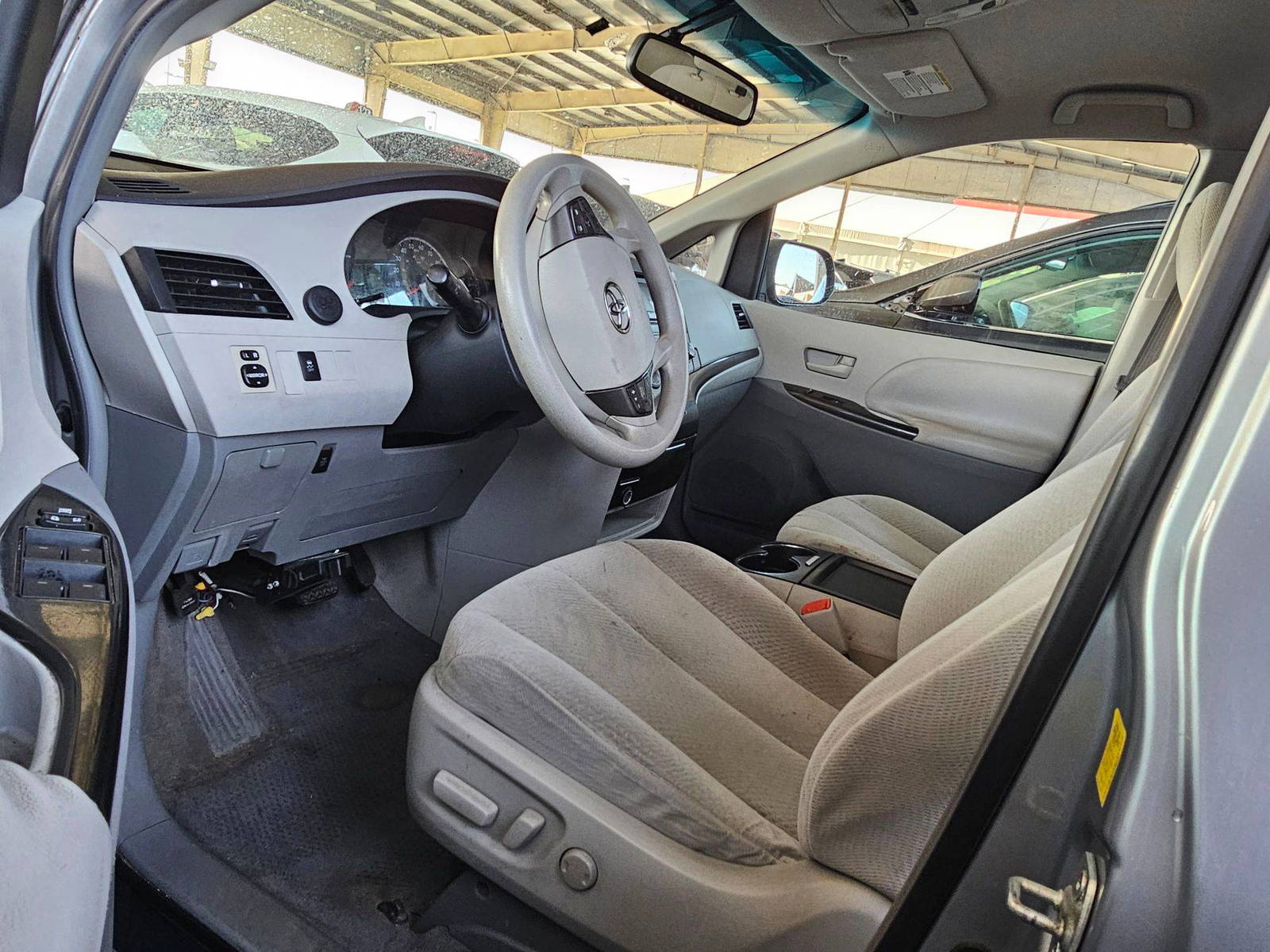 2011 TOYOTA SIENNA — 219439 Miles — Lot BS080493 — Souq - Marhaba Auctions Used Cars - Image 9