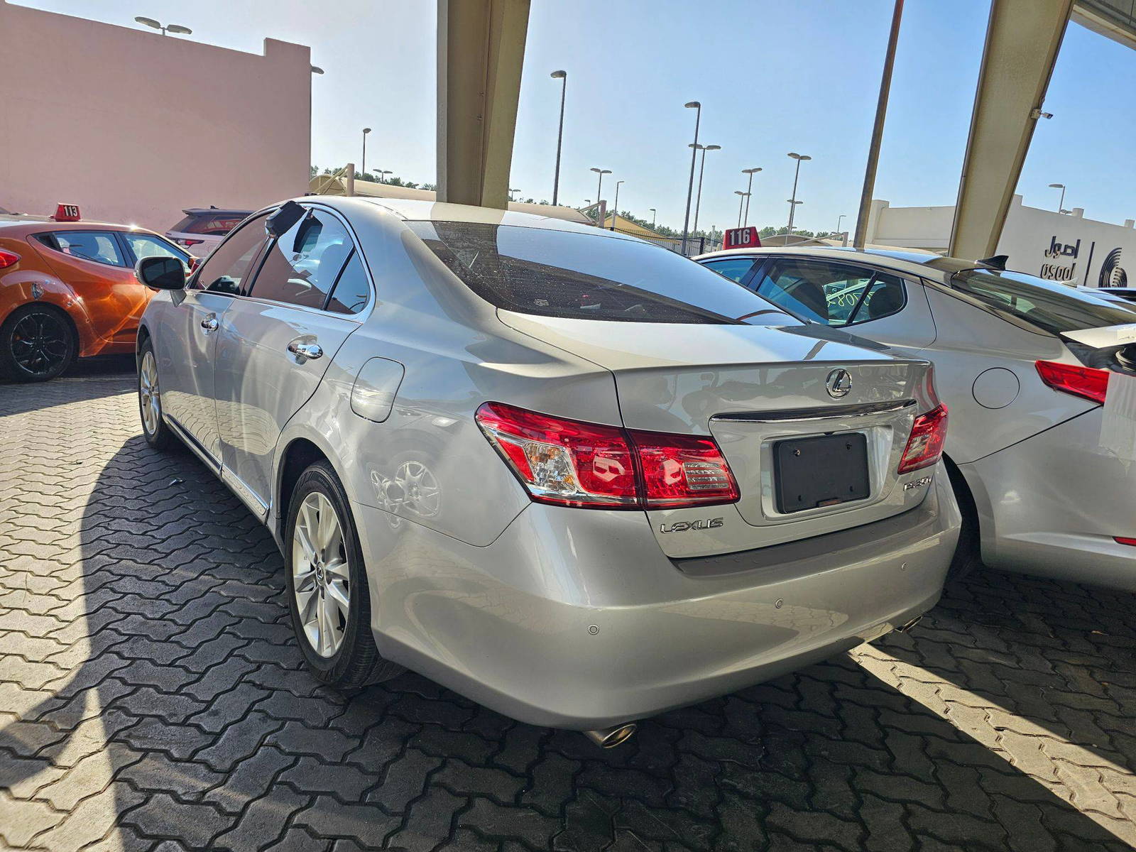 2011 LEXUS ES 350 — 98266 KM — Lot 9B2422577 — Souq - Marhaba Auctions Used Cars - Image 5