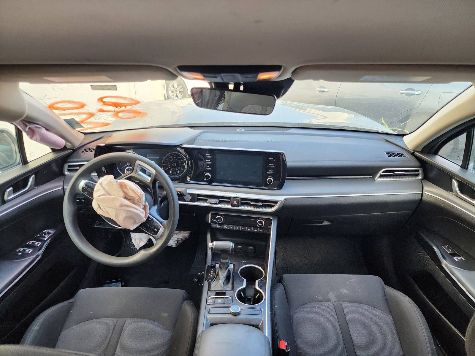 2022 KIA K5 — 93103 Miles — Lot 41442265 — Souq - Marhaba Auctions Used Cars - Image 4