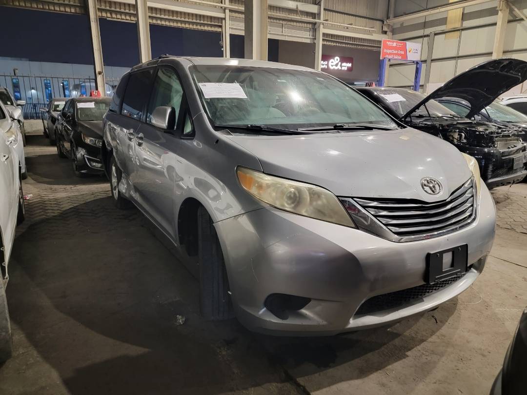 2011 TOYOTA SIENNA — 224086 Miles — Lot BS092885 — Souq - Marhaba Auctions Used Cars - Image 3