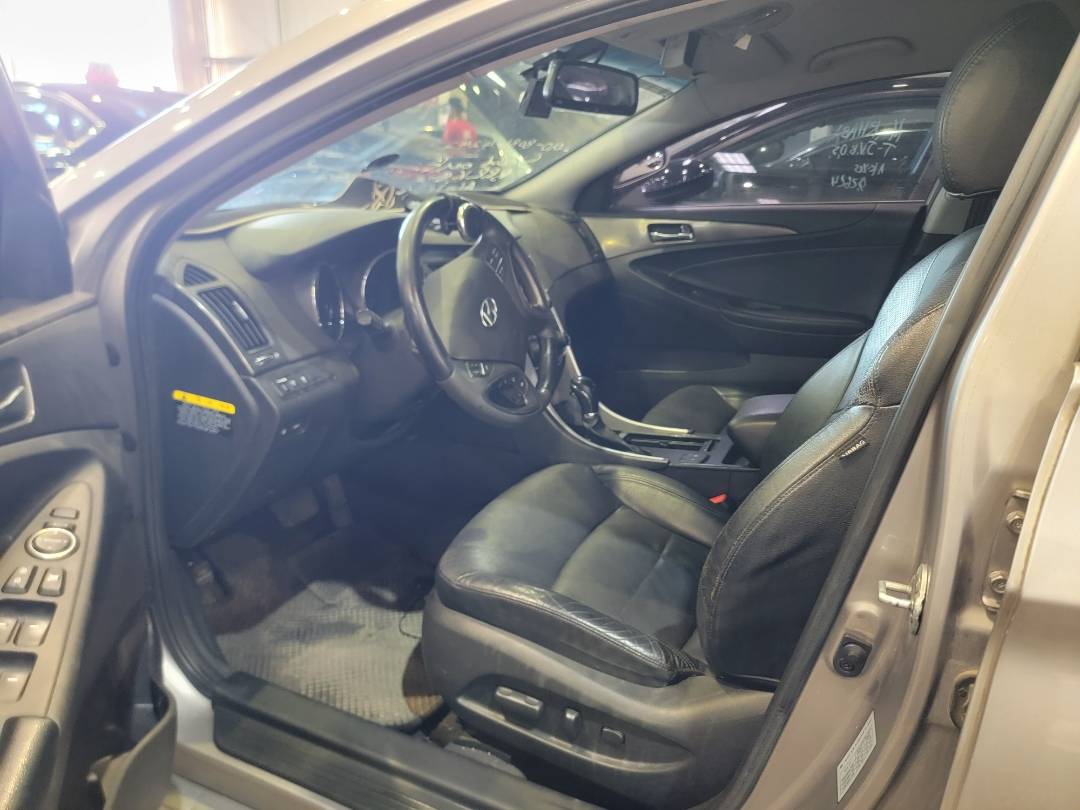 2012 HYUNDAI SONATA — 181256 KM — Lot 031875 — Main - Marhaba Auctions Used Cars - Image 6