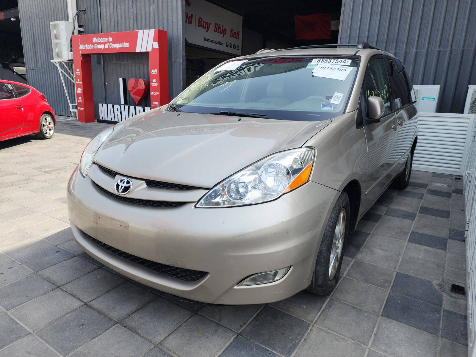 2006 TOYOTA SIENNA — 154237 Miles — Lot 21306 — Al Quoz - Marhaba Auctions Used Cars - Image 4
