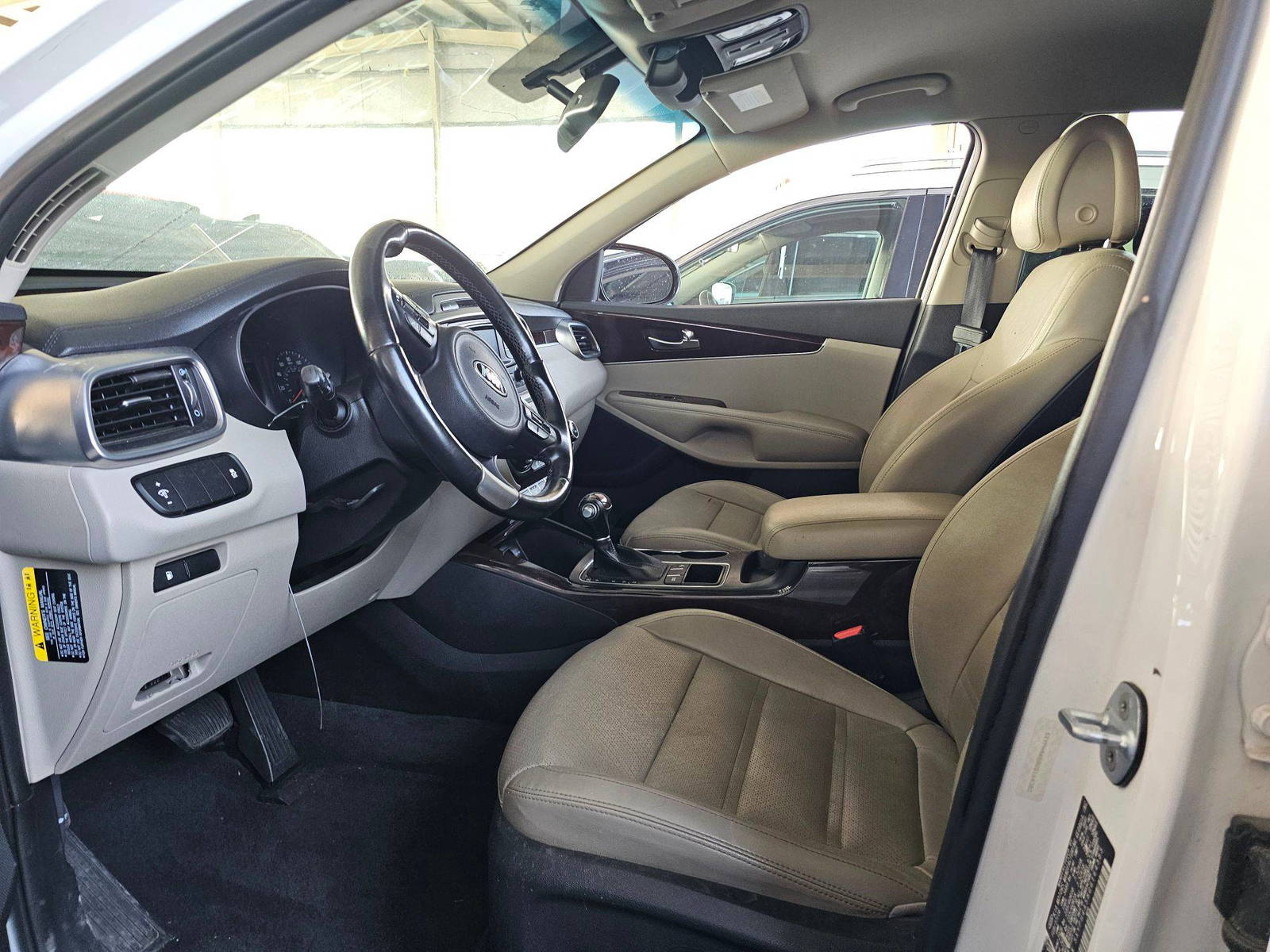 2016 KIA SORENTO — 191029 Miles — Lot G164383 — Souq - Marhaba Auctions Used Cars - Image 8