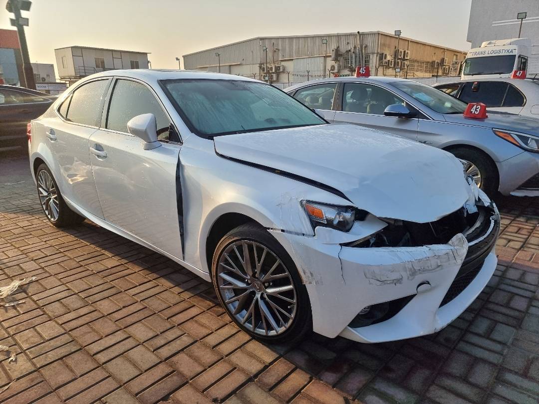 2016 LEXUS IS 300 — 90892 Miles — Lot 40174120 — Souq - Marhaba Auctions Used Cars - Image 4