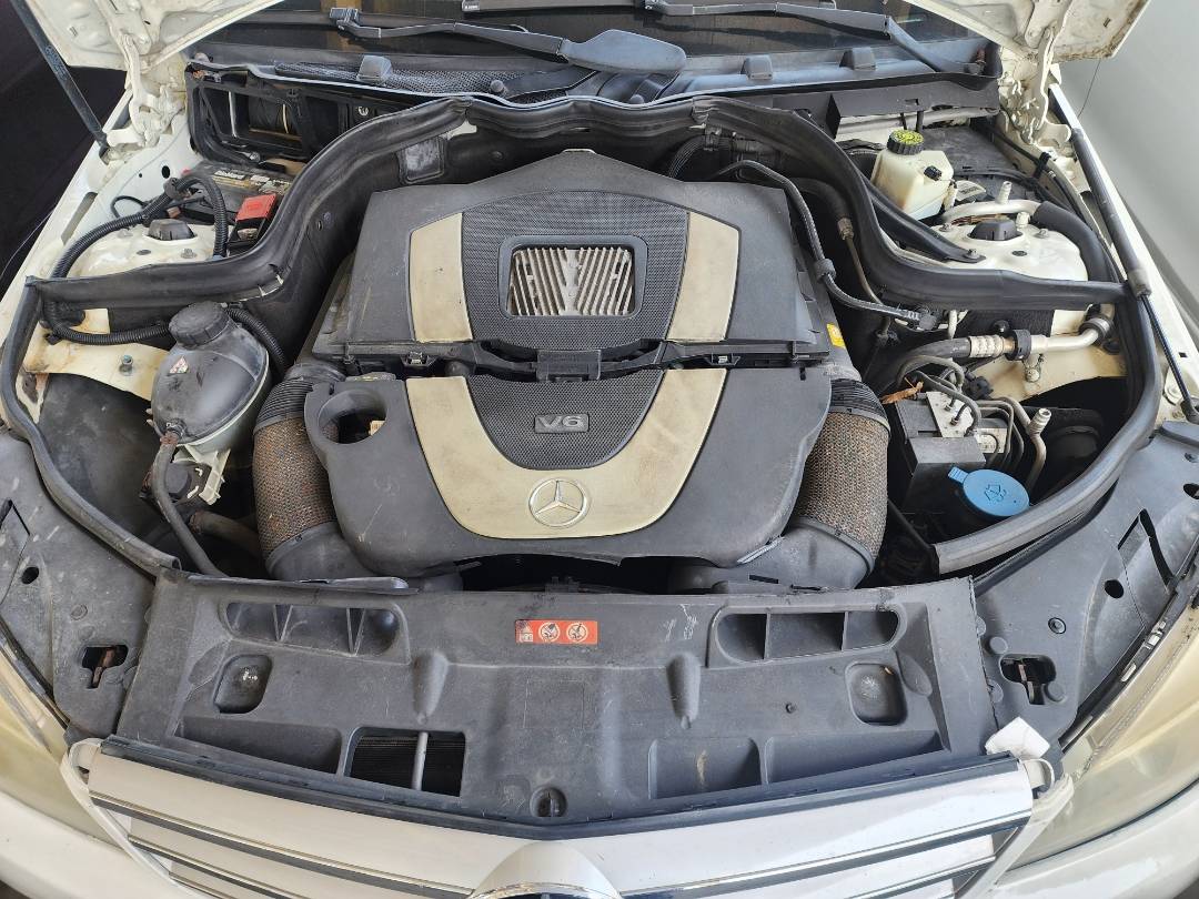 2010 MERCEDES BENZ C300 — 200065 Miles — Lot 38738663 — Souq - Marhaba Auctions Used Cars - Image 4