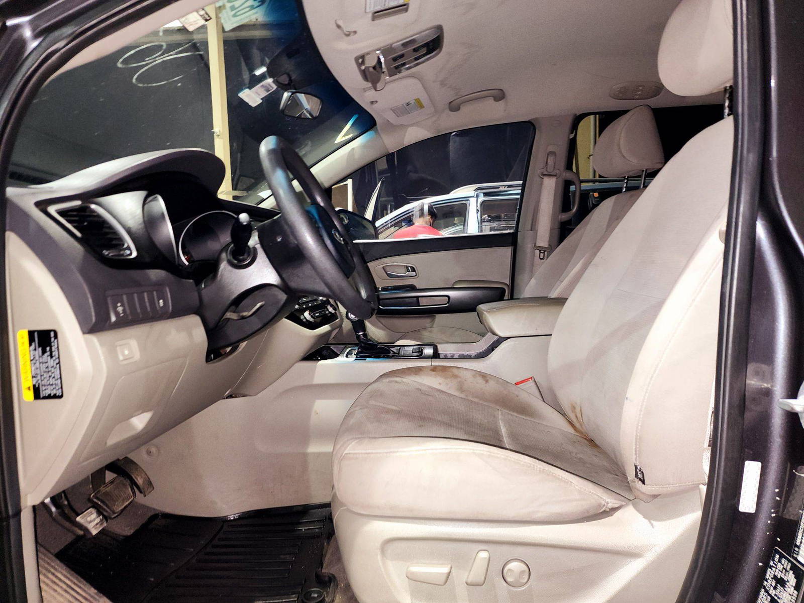2015 KIA SEDONA — 136659 Miles — Lot 62084884 — Souq - Marhaba Auctions Used Cars - Image 8