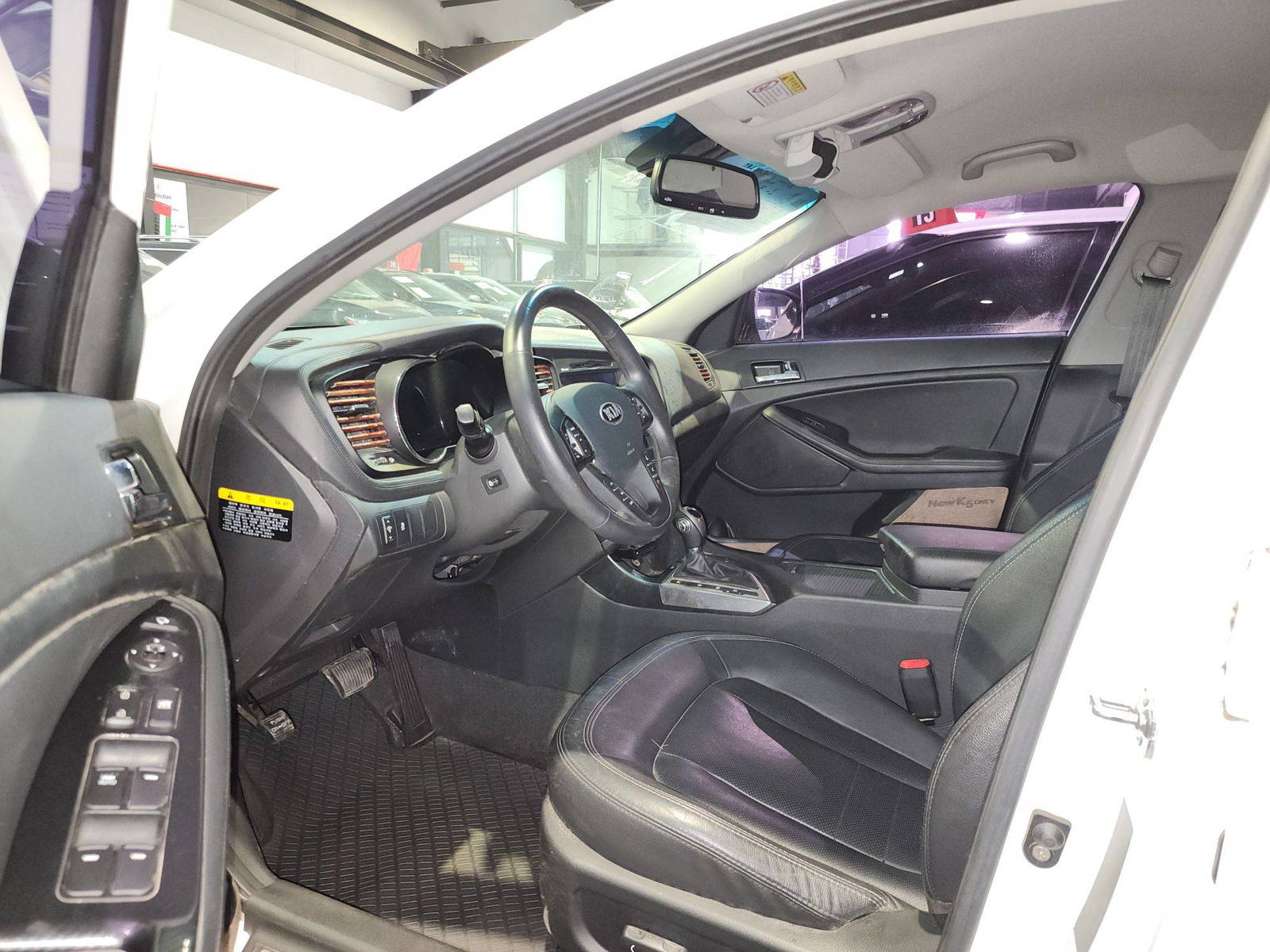 2013 KIA K5 — 120666 KM — Lot 025474 — Al Quoz - Marhaba Auctions Used Cars - Image 10