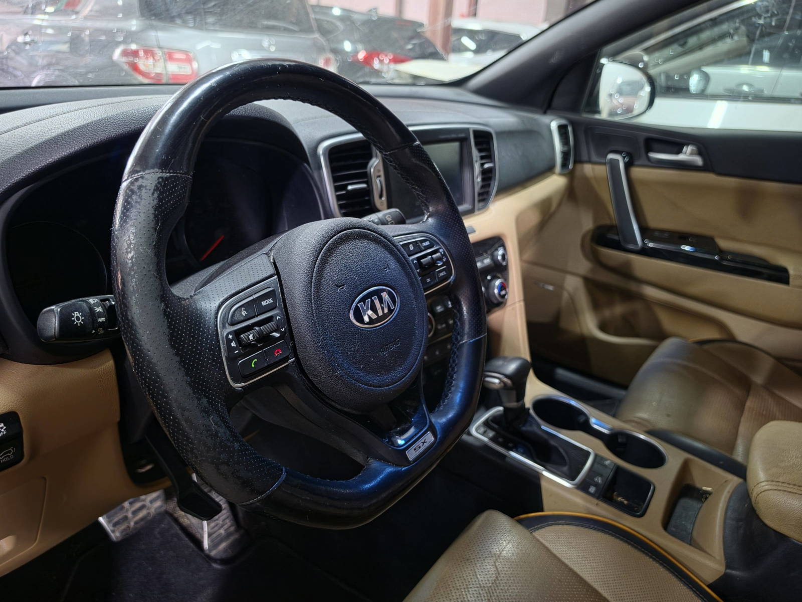 2017 KIA SPORTAGE — 121927 Miles — Lot 77515465 — Oman Yard - Marhaba Auctions Used Cars - Image 9