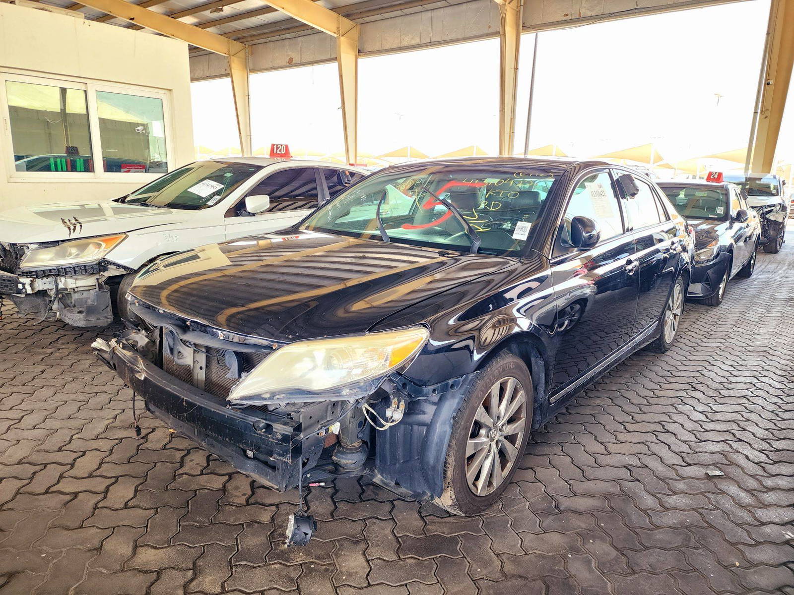 2012 TOYOTA AVALON — 248872 Miles — Lot 41310422 — Souq - Marhaba Auctions Used Cars - Image 5