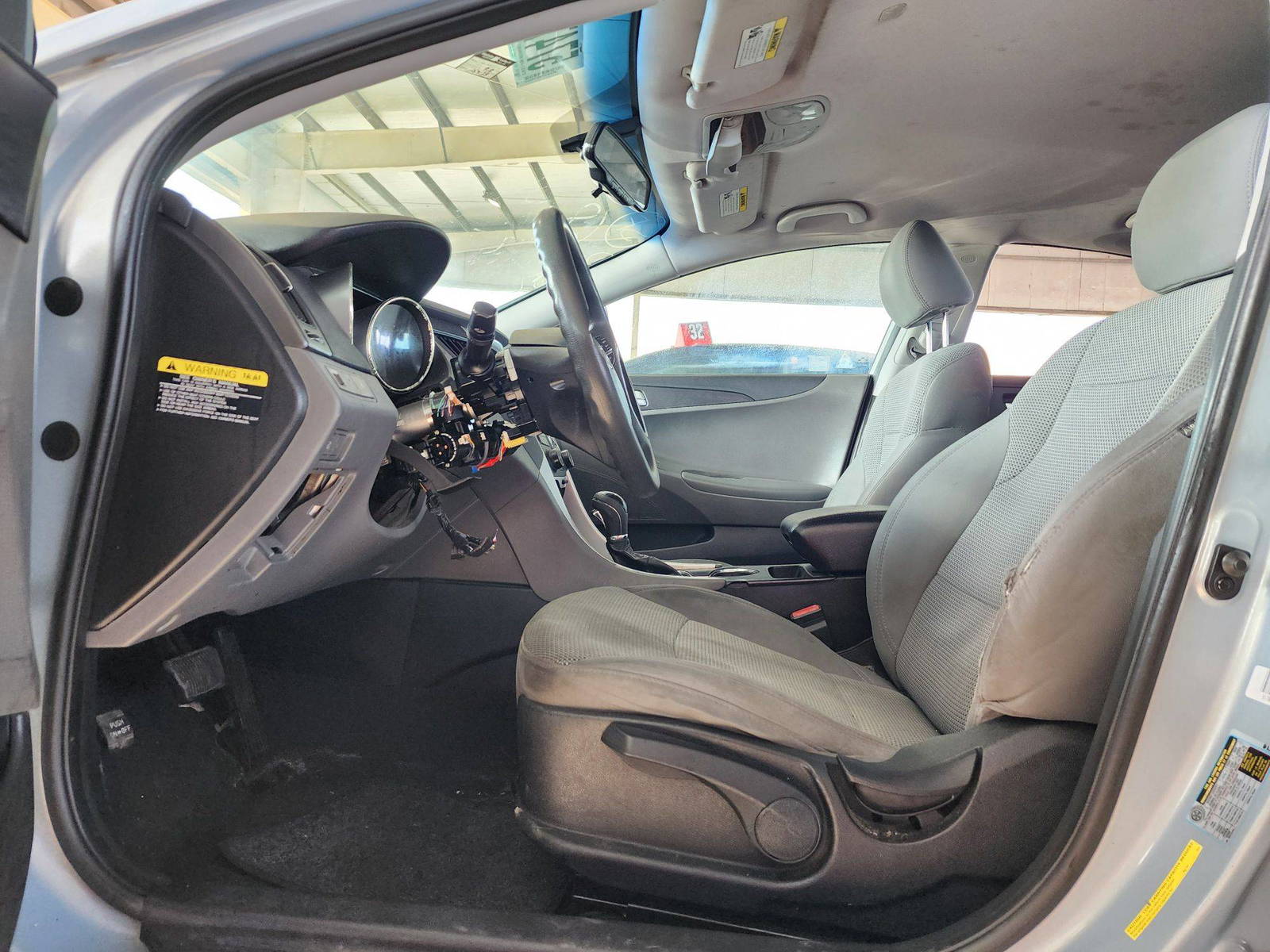 2013 HYUNDAI SONATA — 159 139 Miles — Lot DH682049 — Souq - Marhaba Auctions Used Cars - Image 8