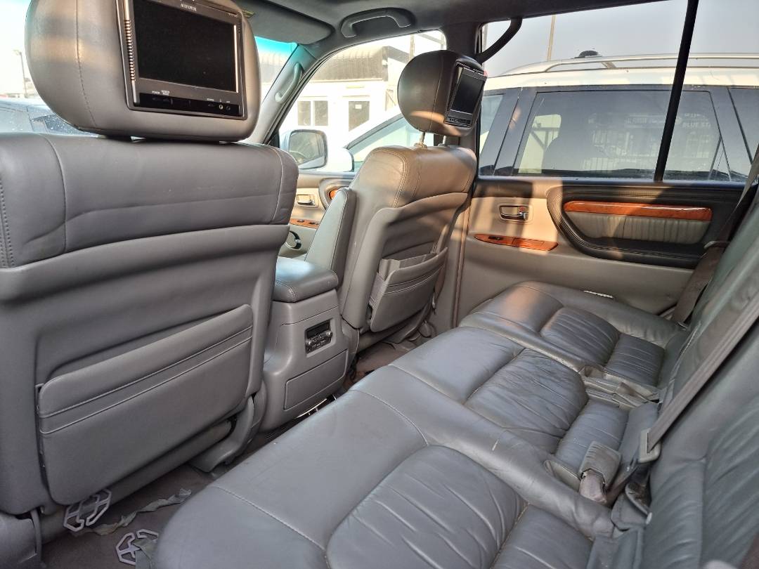 2005 LEXUS LX 470 — 206763 Miles — Lot 549714 — Ind. 12 - Marhaba Auctions Used Cars - Image 6