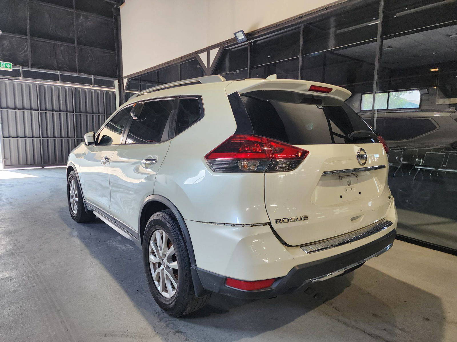 2018 NISSAN ROGUE — 114394 Miles — Lot 58766 — Al Quoz - Marhaba Auctions Used Cars - Image 4