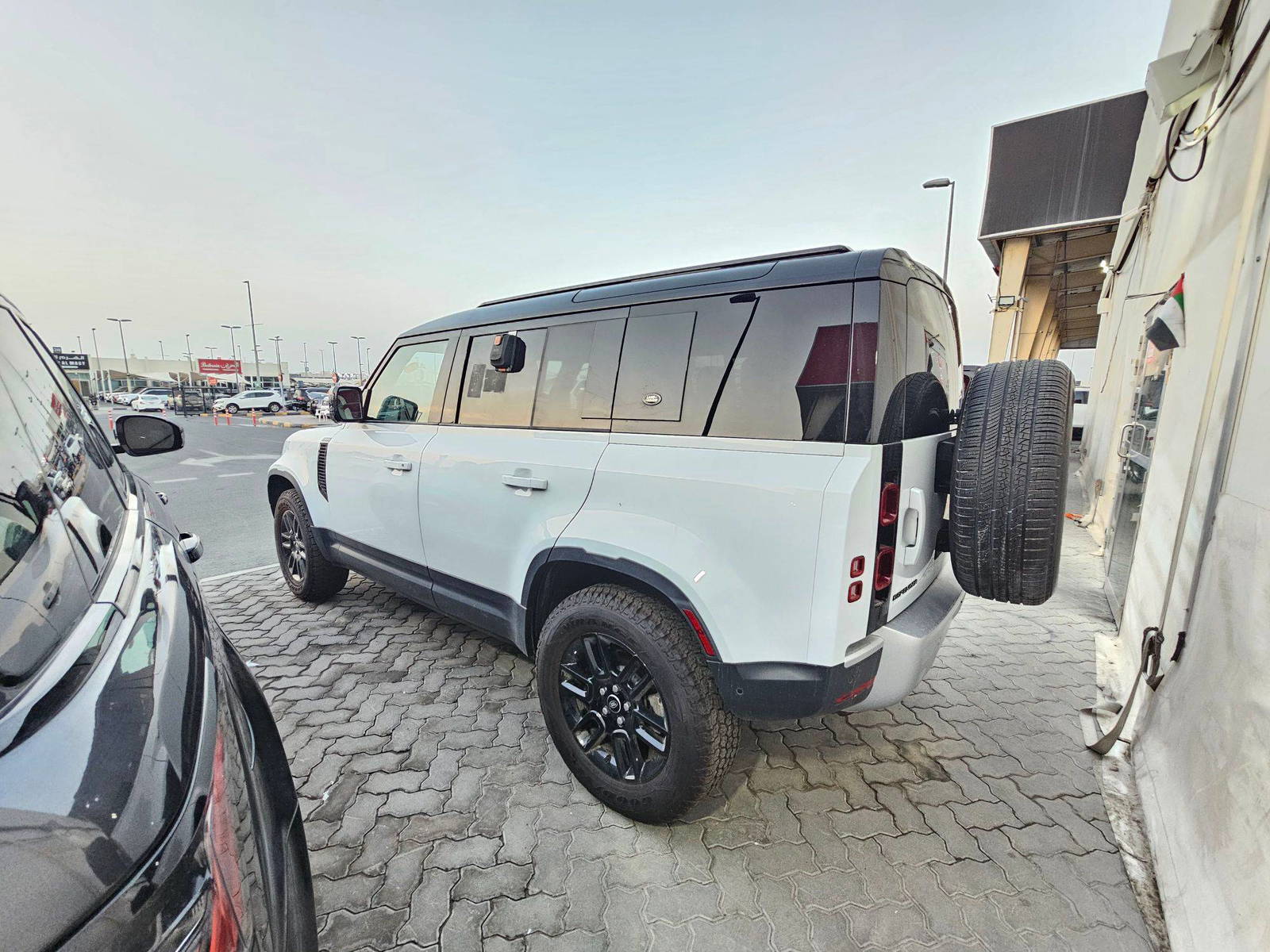 2023 LAND ROVER DEFENDER 110 S — sold — 26866 KM — Lot 0P2129199 — Souq - Marhaba Auctions Used Cars - Image 4