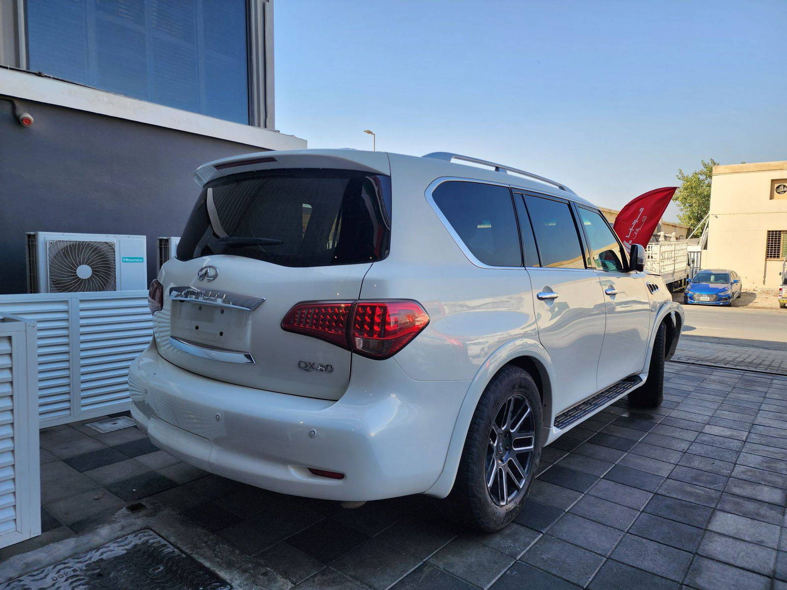 2014 INFINITI QX80 — 163296 Miles — Lot 58127574 — Souq - Marhaba Auctions Used Cars - Image 3